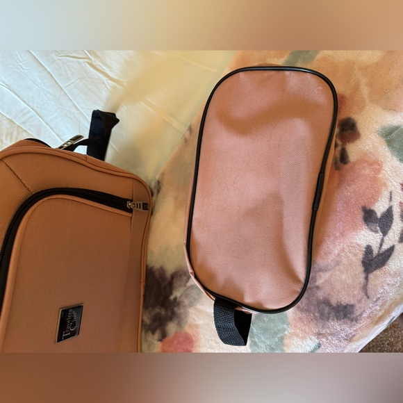 Travelers Club carry on Overnight Weekend duffle bag with toiletry bag - Picture 12 of 13